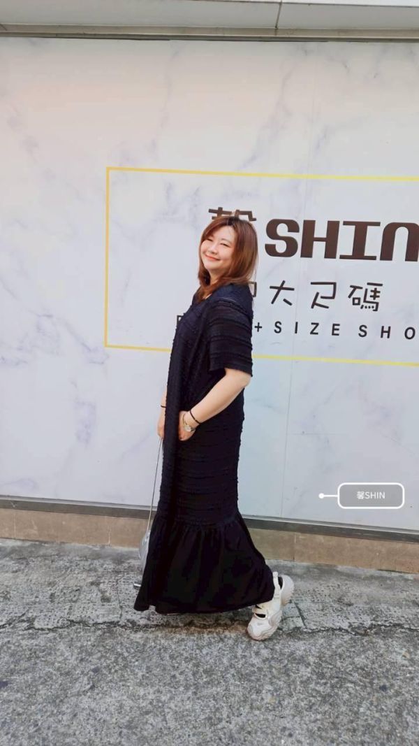 橫紋造形下接裙襬洋裝(白/黑) 