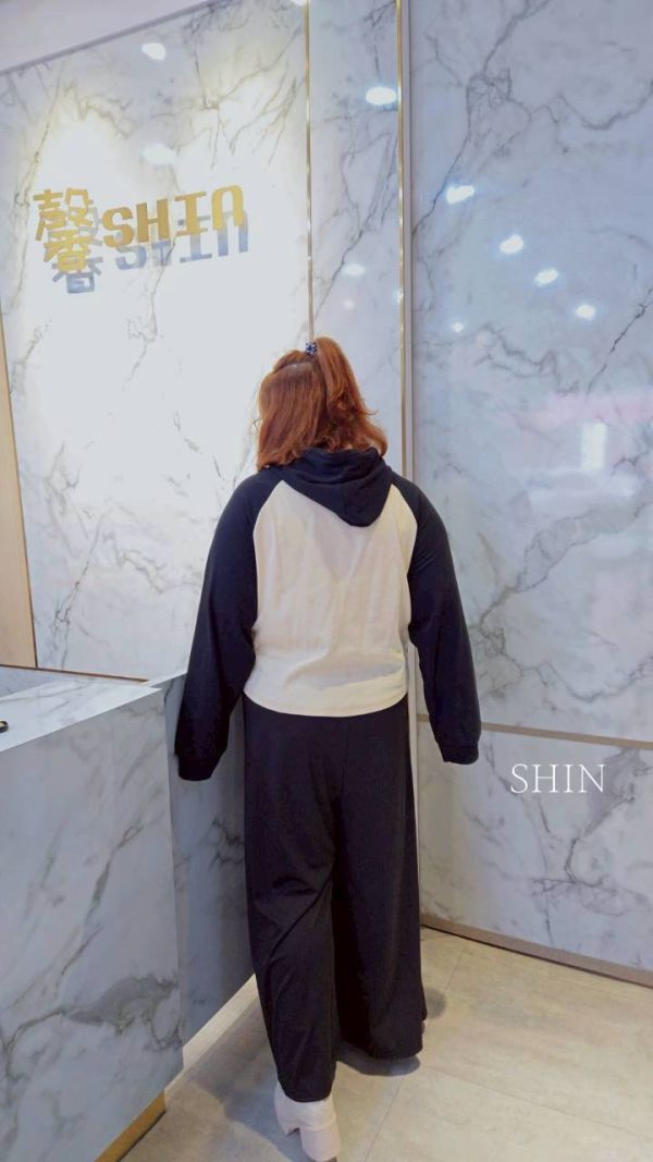 撞色字母連帽上衣(月影灰/乳酪杏) 