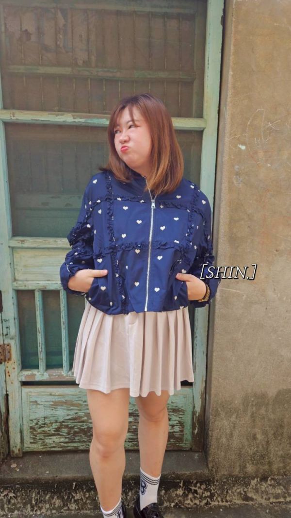木耳邊愛心棒球服外套(藏青/燕麥) 