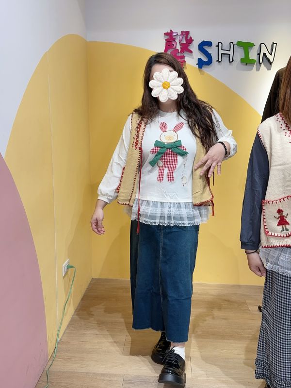 手工兔兔刺繡拼接T(灰/杏) 