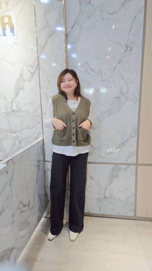日系鬆餅格針織背心(黑/白/杏/卡其/綠) 