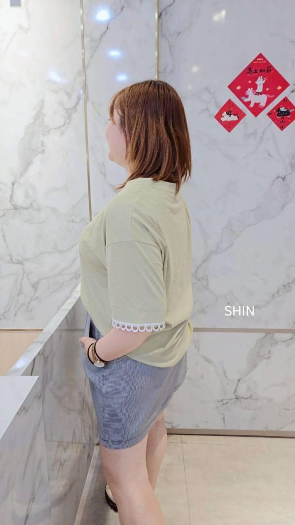 想好看的低調手袖滾邊素T(白/紫/咖/綠) 