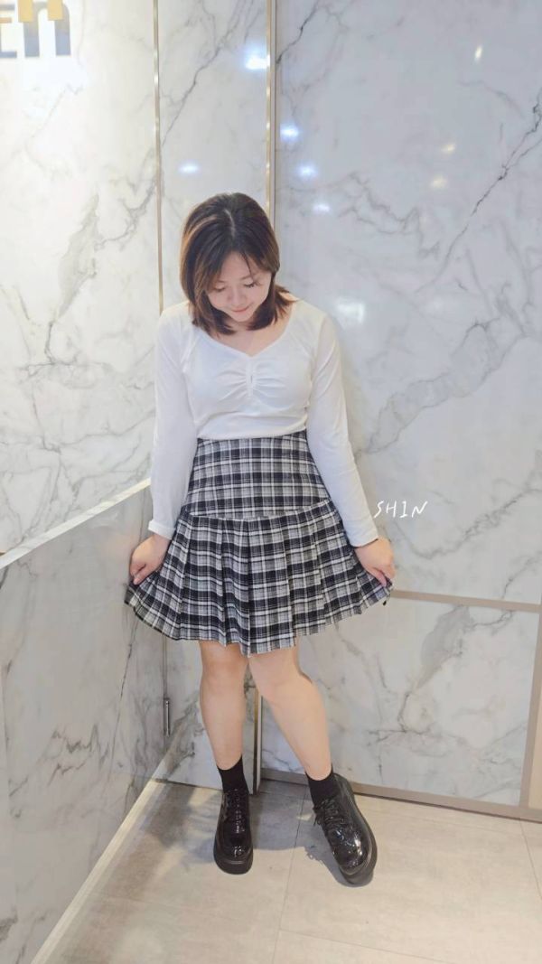 胸前小抓摺V領上衣(黑/灰/紅/白) 