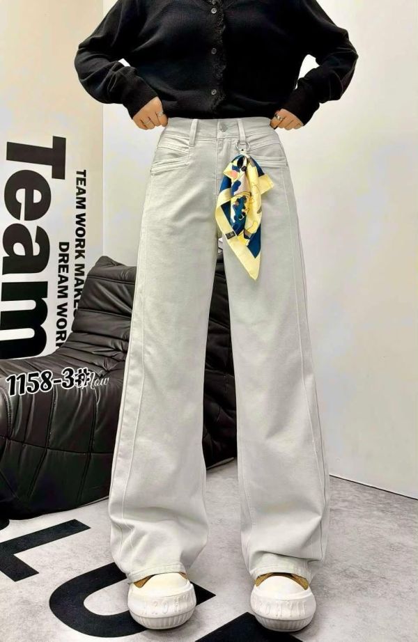 小直筒絲巾白茶牛仔褲 