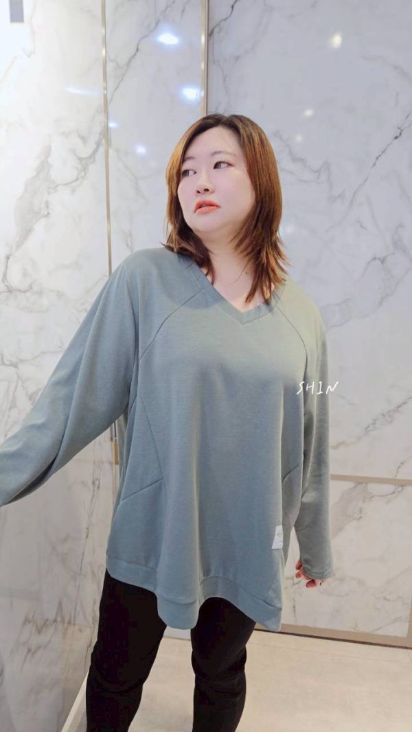 V領曼巴棉白牌T(紅/綠) 