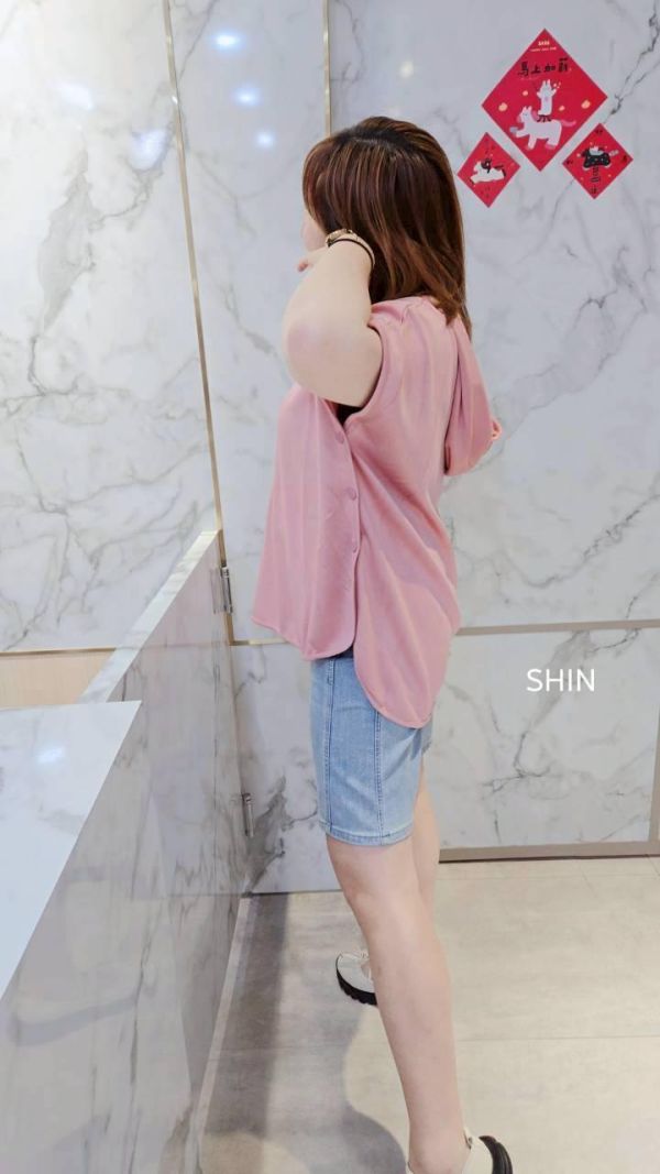 好穿的連帽側排扣太空棉T(粉/杏) 