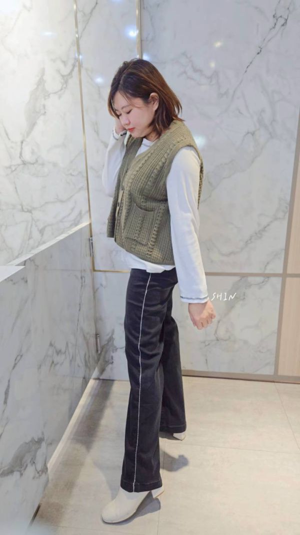 炭灰側撞蕾絲彈性寬褲 