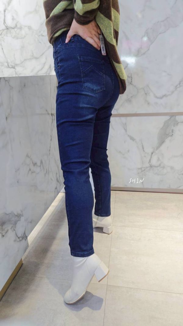 一顆鬆緊基本牛仔褲 