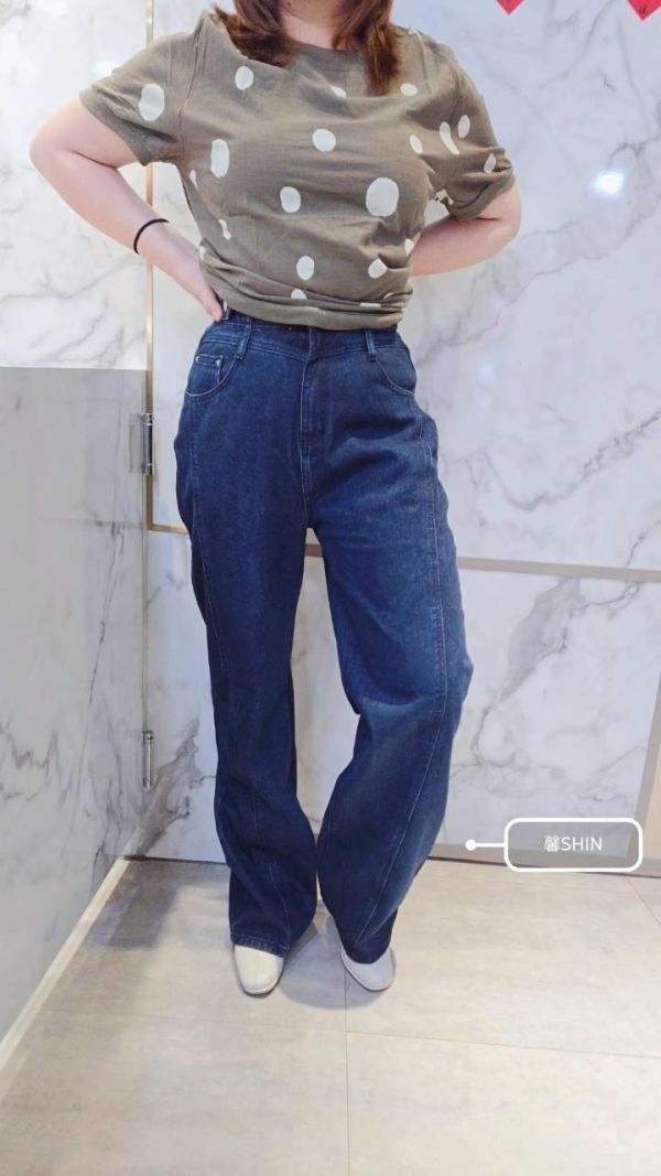 外線深色小直筒寬褲 