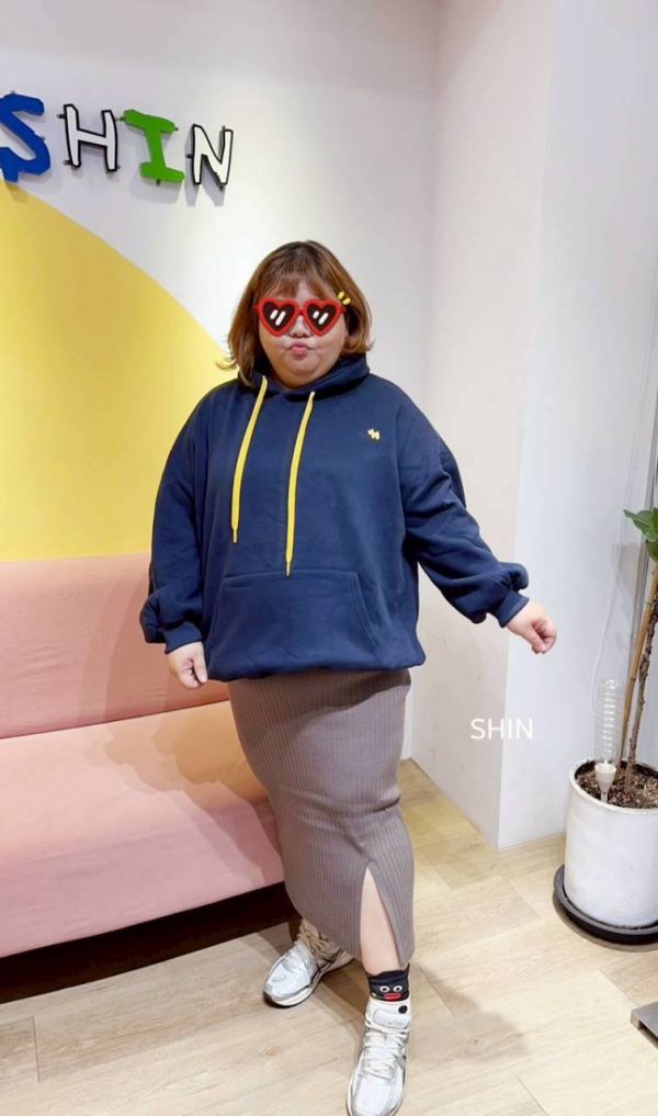 刺繡大碼刷毛帽T(黑/咖/寶藍) 