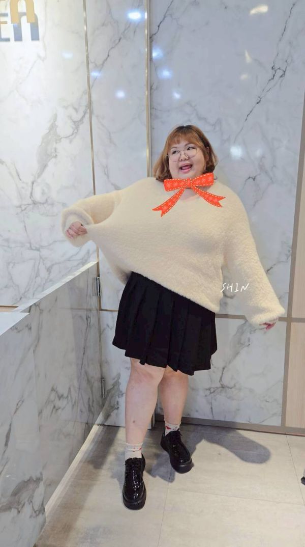 一直很想買的毛毛上衣(黑/水藍/杏/灰) 