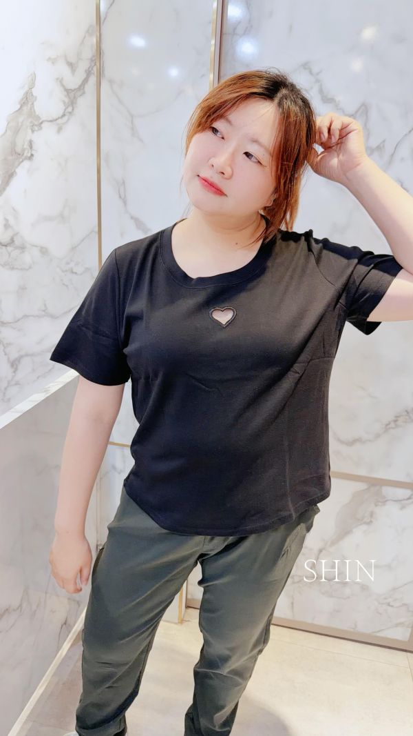 愛心挖洞上衣(白/黑/咖/焦糖/粉) 