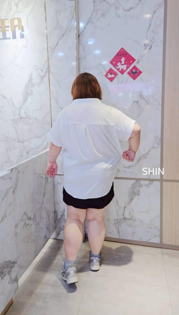 下扭結大翻領襯衫(深藍/白/灰) 