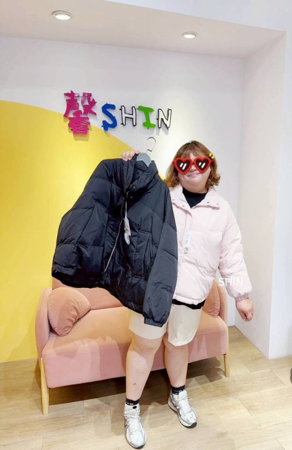 糖果色羽絨服(玫瑰粉/奶油杏/豆綠/黑) 