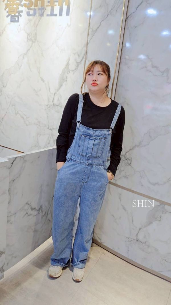 刷破牛仔吊帶褲 