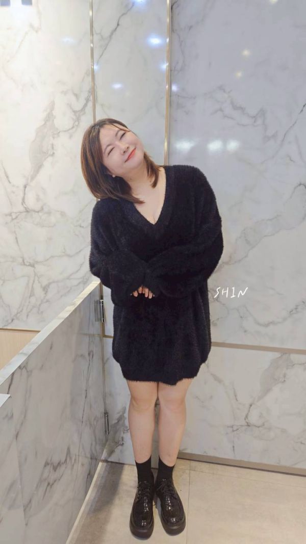 一直很想買的毛毛上衣(黑/水藍/杏/灰) 