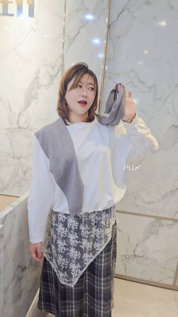 基本款附領巾棉T(白/黑) 