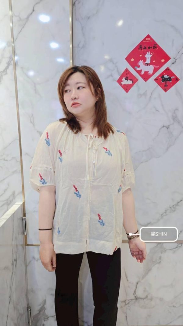 日系女孩刺繡棉麻上衣 