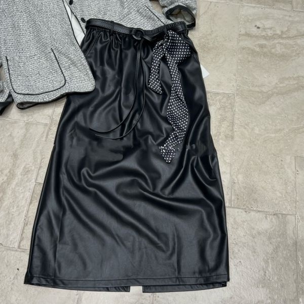 配點點皮帶長皮裙 