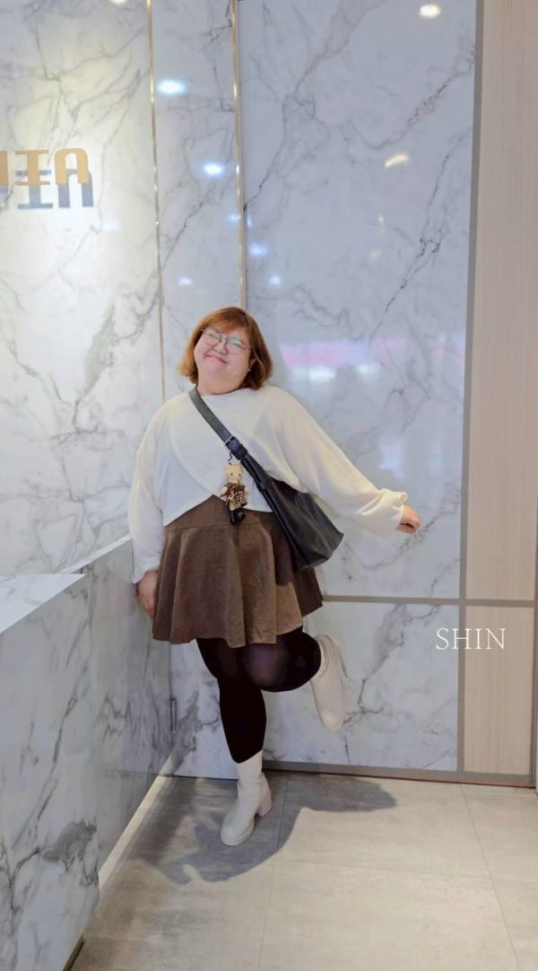 正韓KOREA交叉直紋素上衣(黑/杏) 