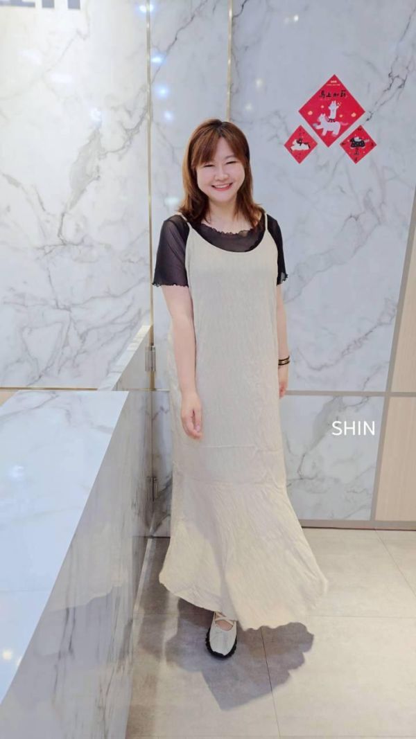 這波流行的透透木耳邊內搭衣(黑/灰/水藍/白) 