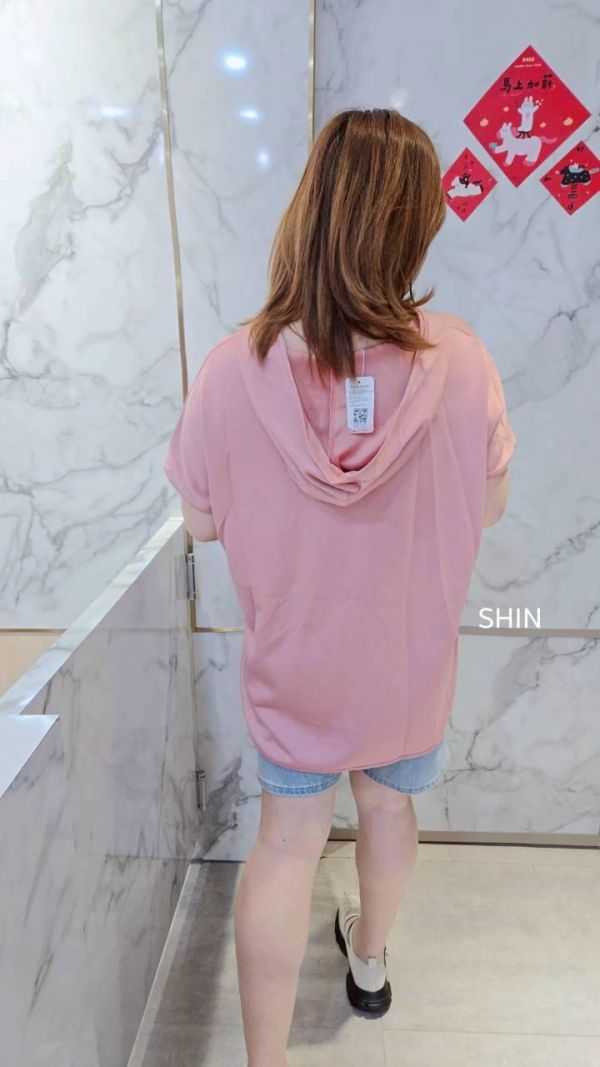 好穿的連帽側排扣太空棉T(粉/杏) 