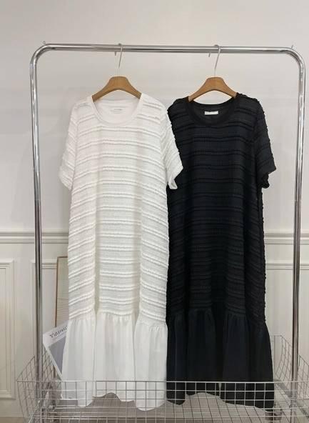 橫紋造形下接裙襬洋裝(白/黑) 