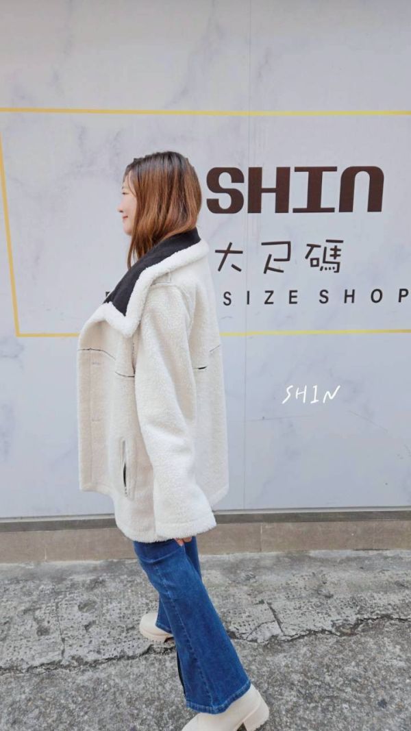 帥姊姊兩面穿毛毛大衣 