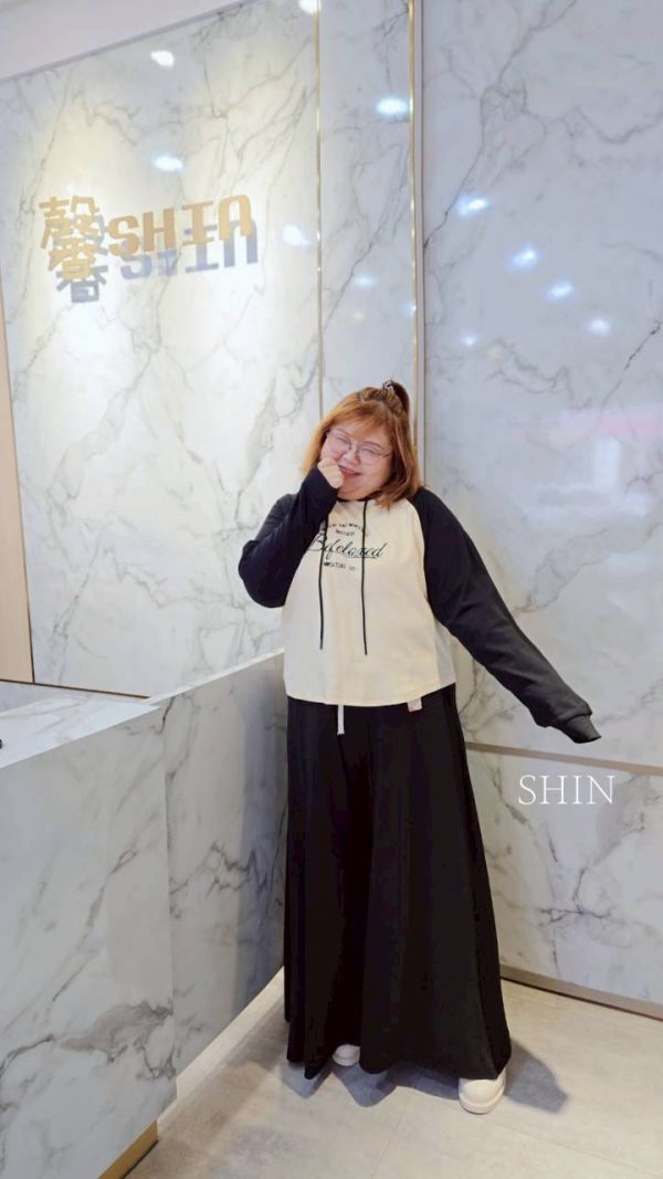 撞色字母連帽上衣(月影灰/乳酪杏) 