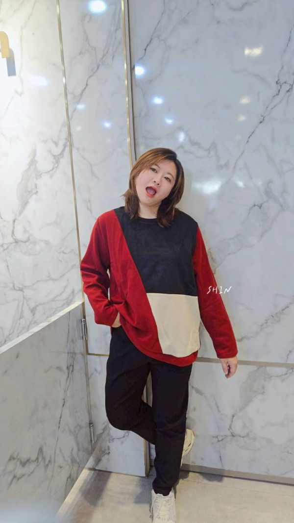 挺版斜切撞色T(黑/紅) 