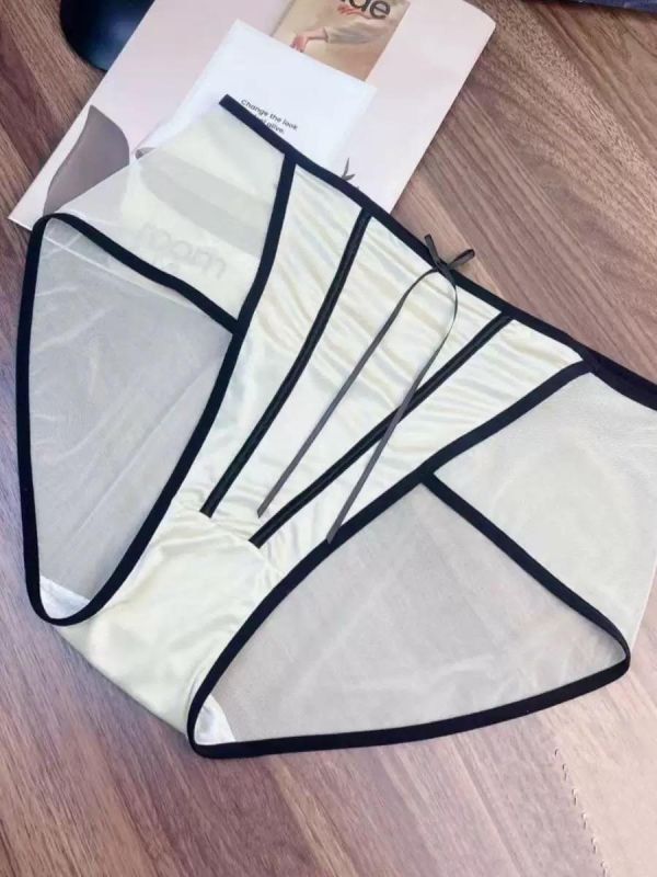 滾黑邊為透感性感內褲(顏色隨機) 