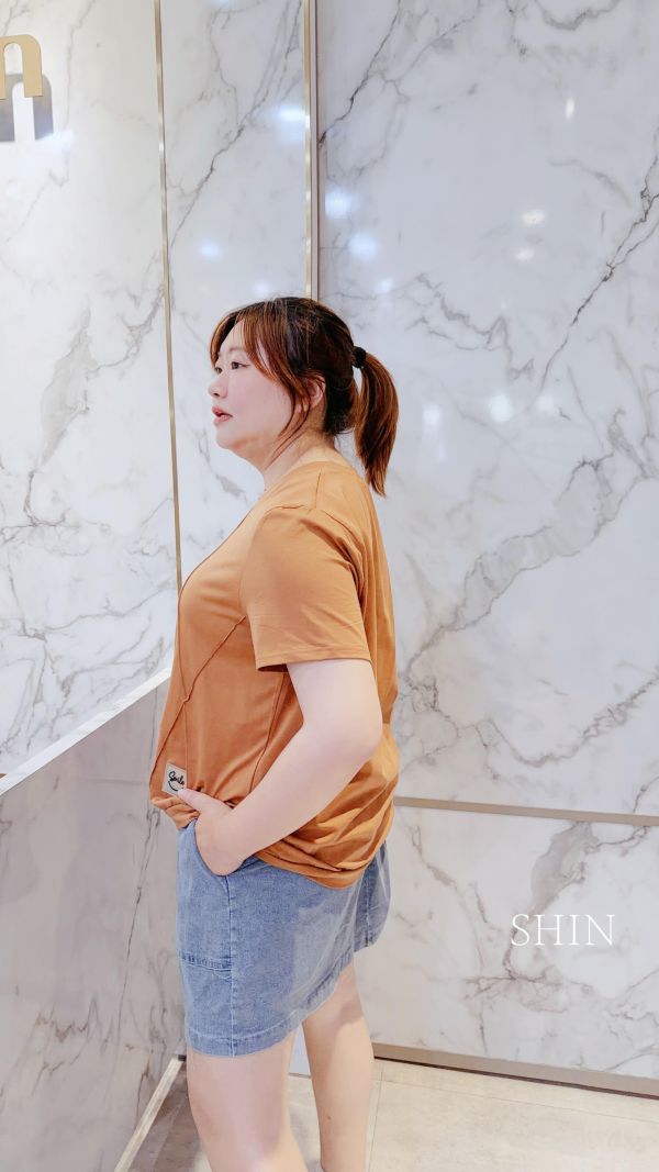 必包色V領冰瓷素T(黑/焦糖/芋紫) 