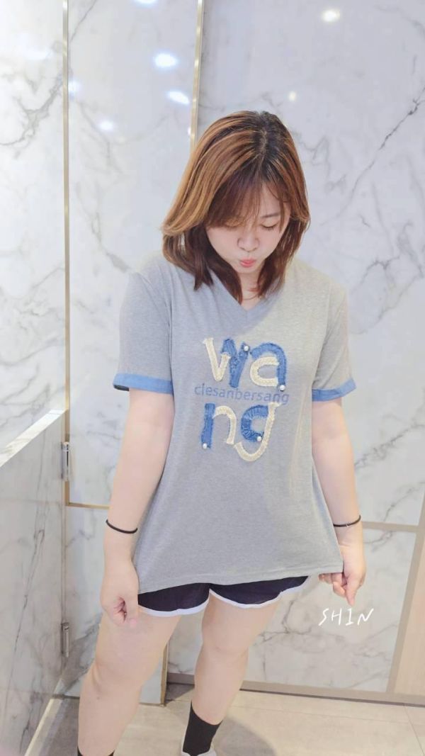 布邊牛仔英字T(黑/灰) 