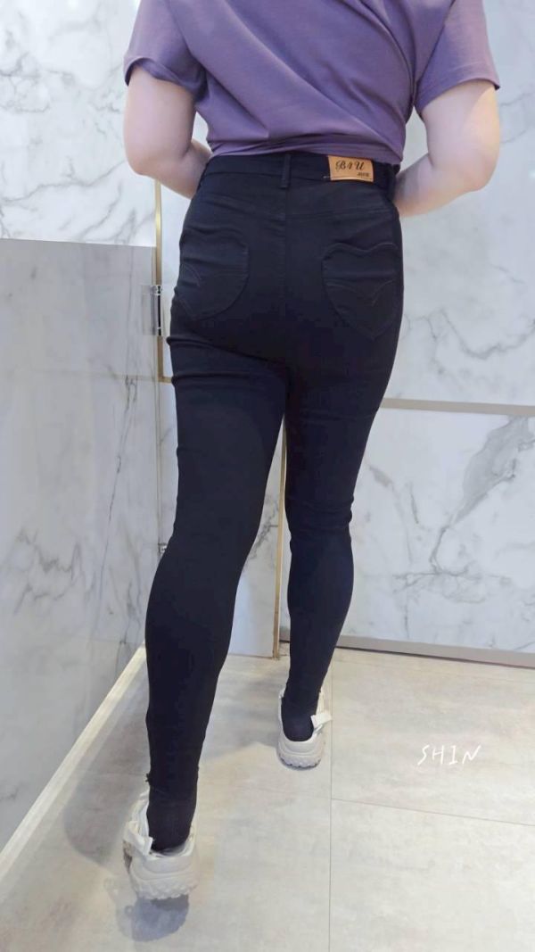 要買吧!一顆釦挺布高腰黑褲 