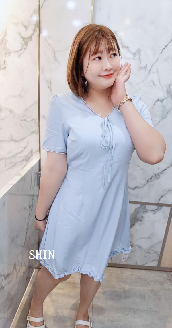 下擺滾邊小女孩風格短洋裝(黑/藍/白) 