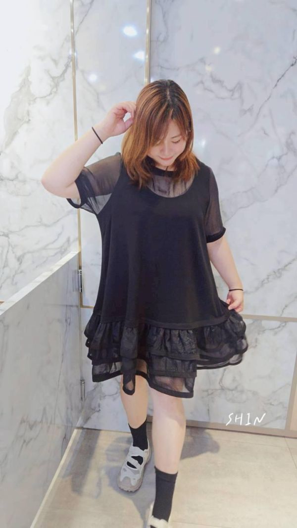 網紗造型下襬蛋糕短洋裝 