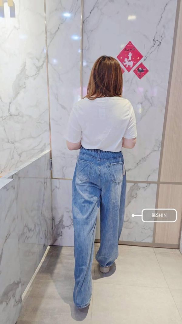 左膝刷破牛仔寬褲(深/淺) 