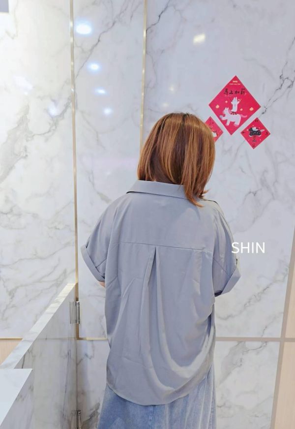 下扭結大翻領襯衫(深藍/白/灰) 