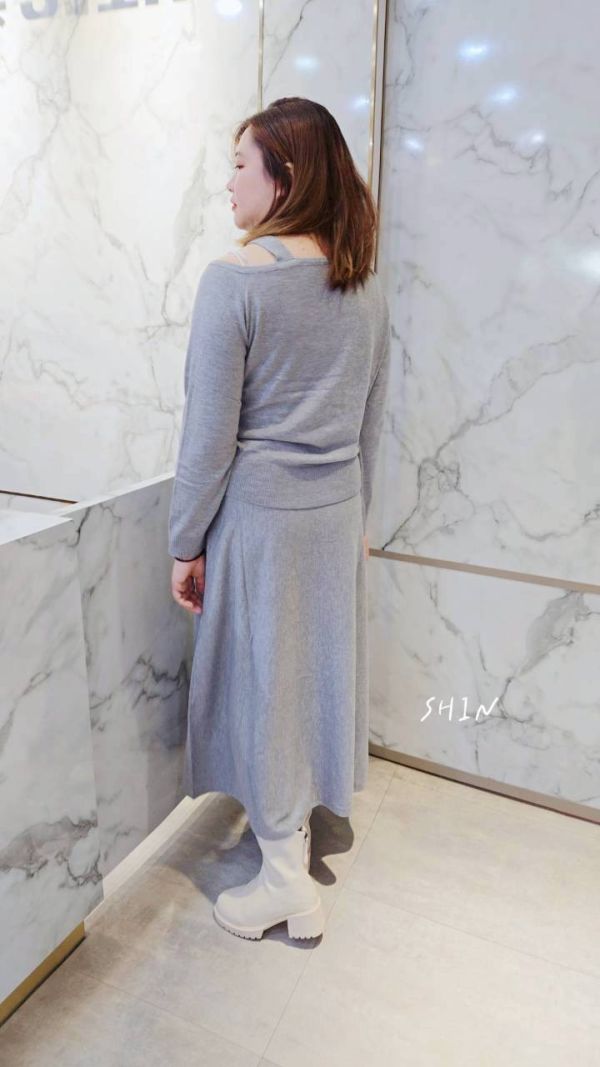 露肩上衣+針織套裝裙(黑/灰) 