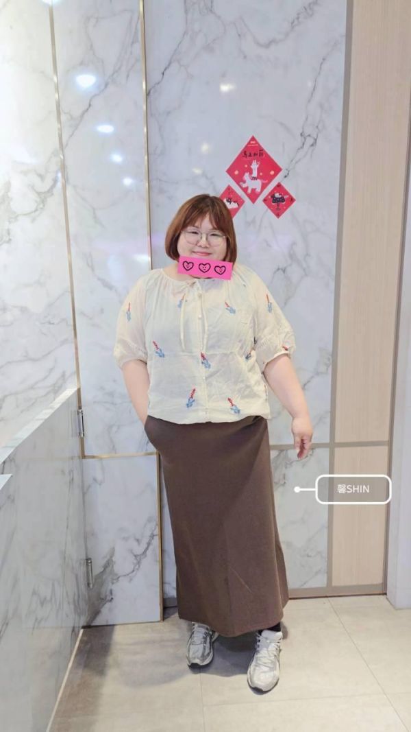 日系女孩刺繡棉麻上衣 