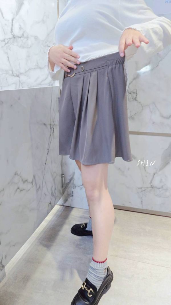 馬蹄釦漂亮短裙褲(黑/咖) 