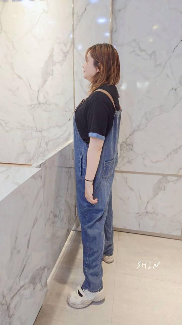 撞色男友款吊帶褲 