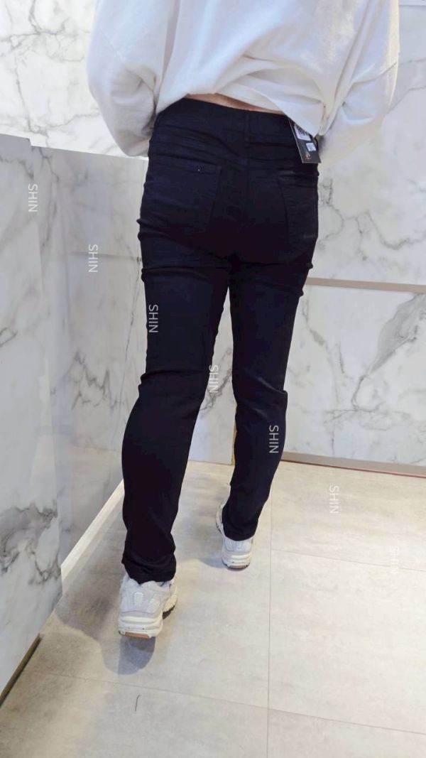 鬆緊挺黑牛仔褲 