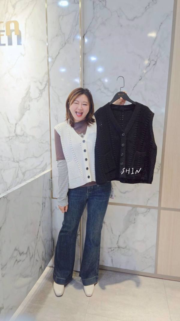 日系鬆餅格針織背心(黑/白/杏/卡其/綠) 