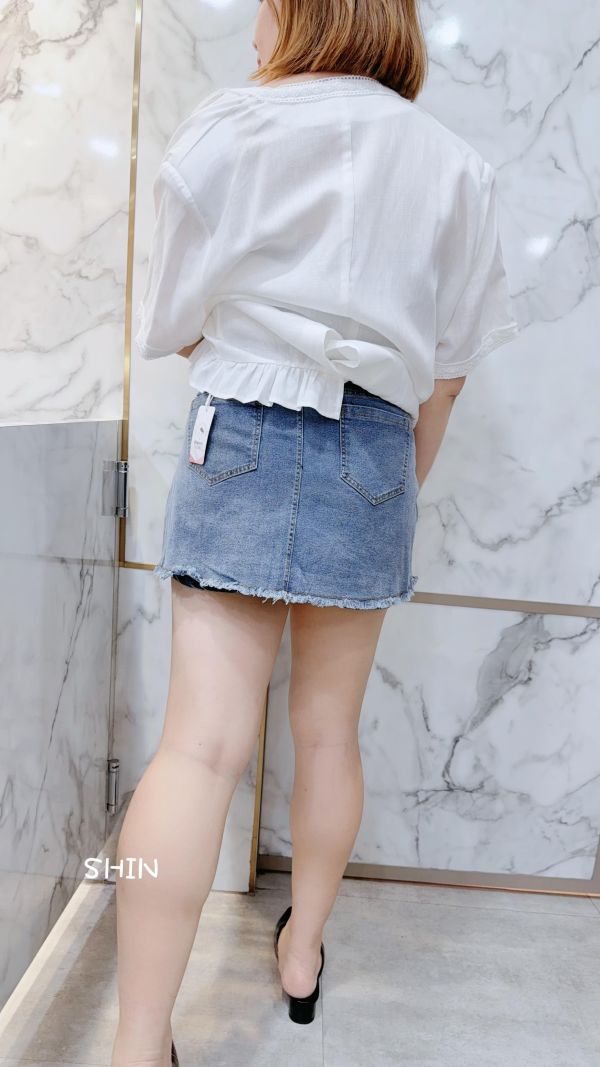 小辣妹五排釦牛仔褲裙 