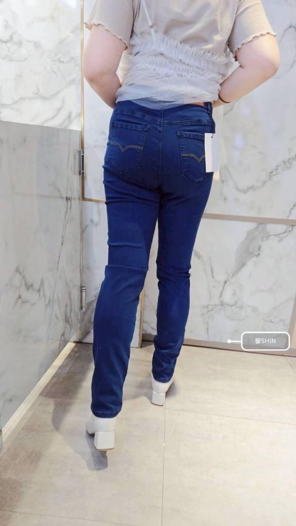 蜜桃臀牛仔長褲 