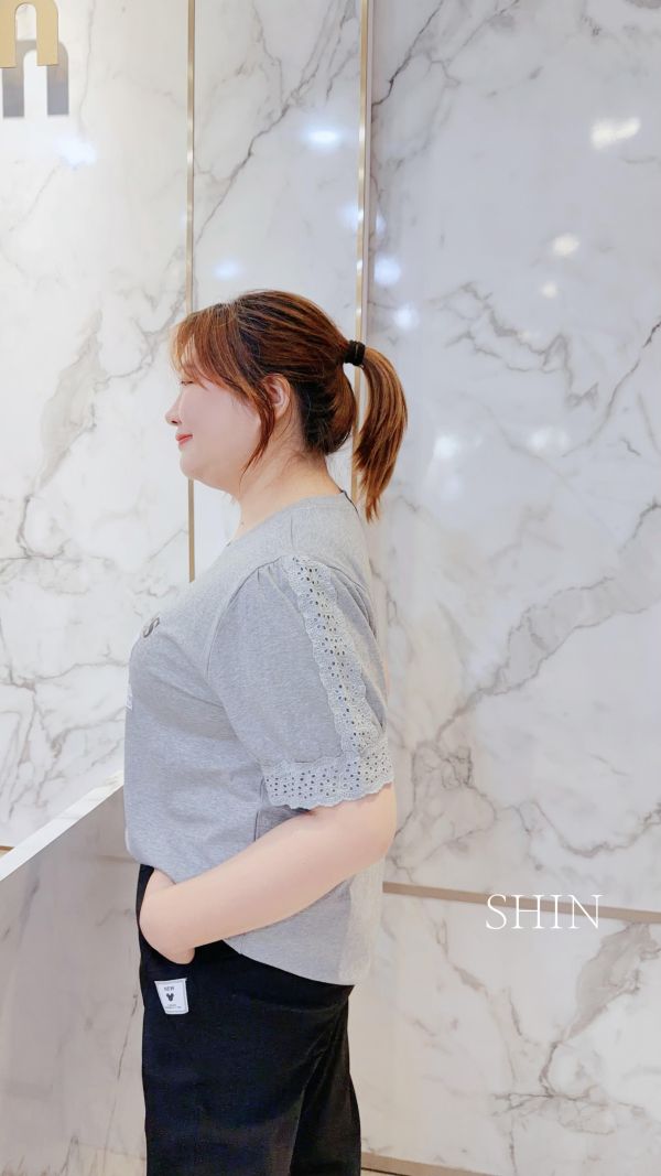 小漂亮刺繡蕾絲英字T(灰/黑) 