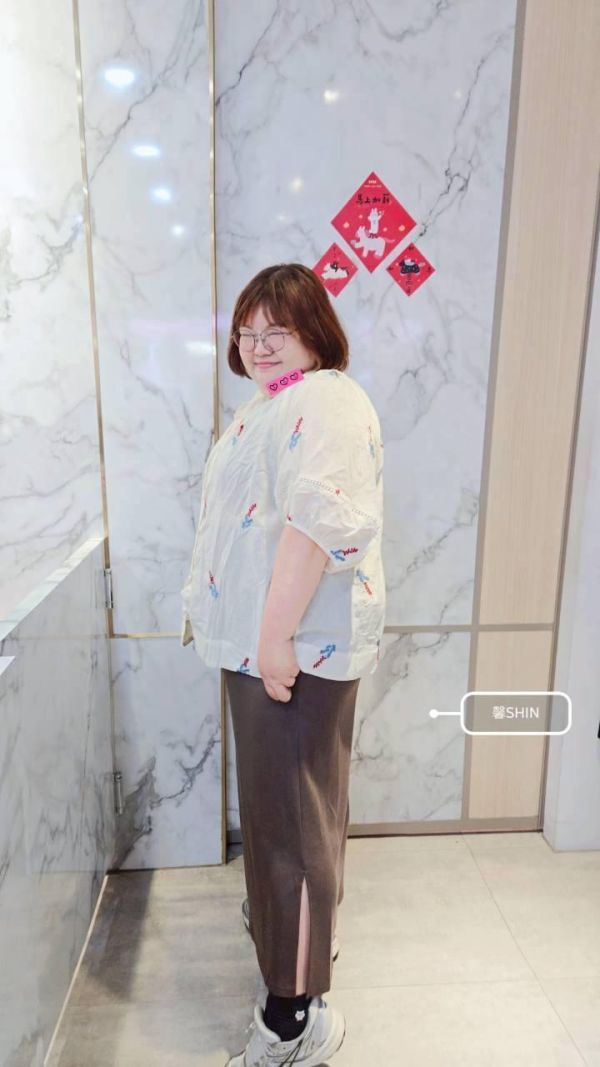 日系女孩刺繡棉麻上衣 