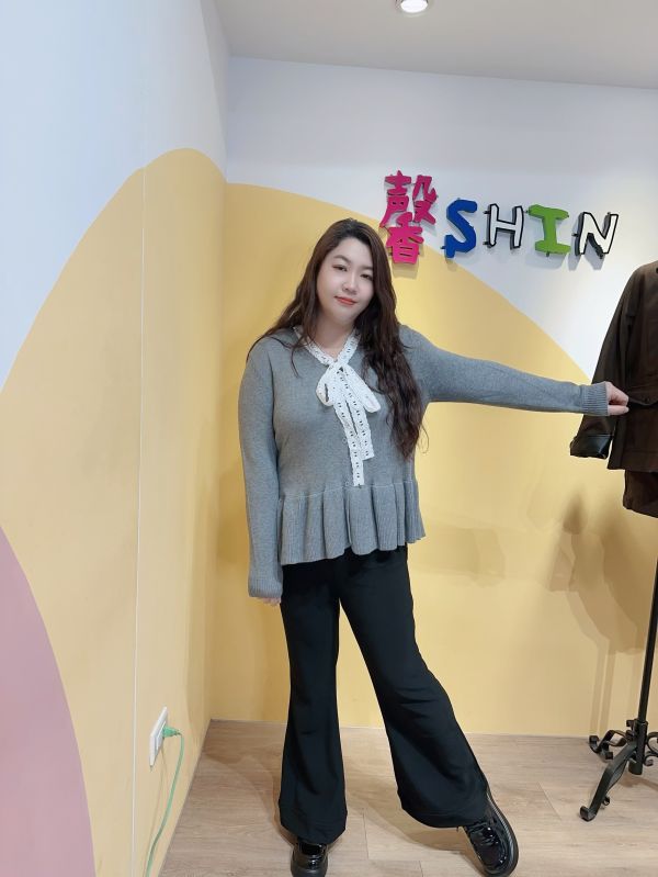 蕾絲的系帶氣質下擺針織毛衣(黑/灰) 