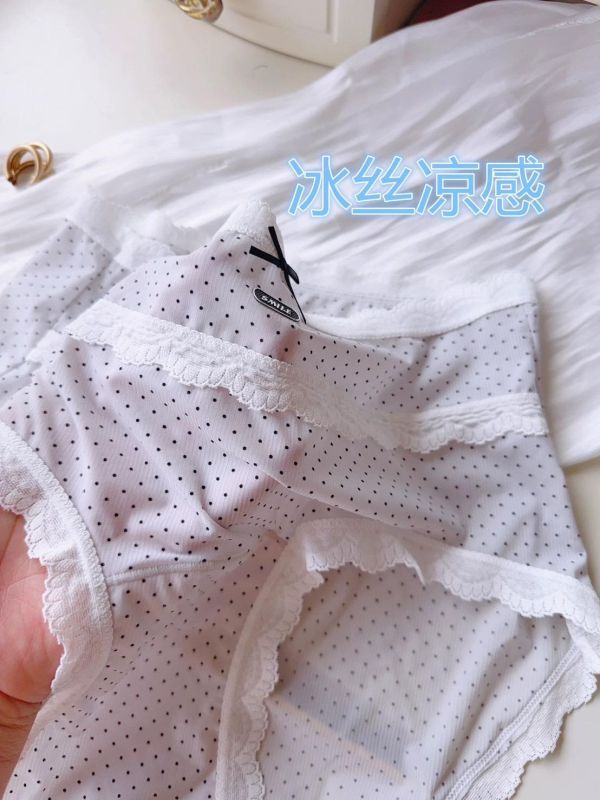 輕薄點涼感必買蕾絲內褲(顏色隨機) 